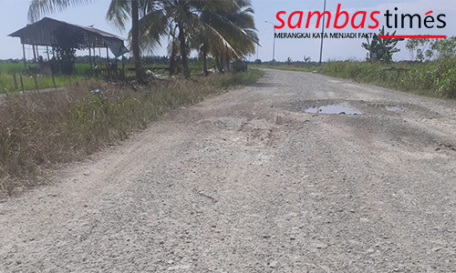  Kondisi Jalan menuju Pelabuhan Sintete (Kapet) di Kecamatan Semparuk, Kabupaten Sambas yang memprihatinkan, Sabtu (23/07/2022).