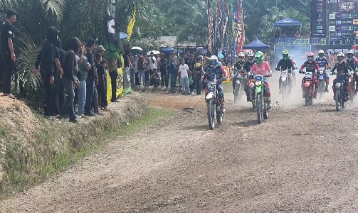 Open Gasstrack Kapolres Cup di Sirkuit RMT 291, Desa Sebawi, Kecamatan Sambas, Kabupaten Sambas, Minggu (31/7/2022)