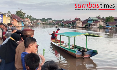 Suasana pencarian korban tenggelam di Sungai Muare Ulakan, Kecamatan Sambas, Pukul. 17.40, Rabu (27/7/2022)