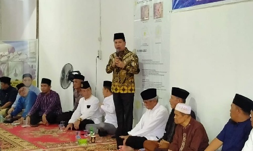 Bupati Sambas Satono menyampaikan sambutan pada peresmian Kantor Pusat Masjid 1001 Kubah, Senin (22/8/2022) sore.