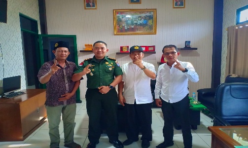 Dandim 1208 Sambas Letkol Inf Dadang Armada Sari menerima kunjungan Panitia PembangunMasjid1001Kubah