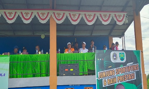 Ferdinan Syolihin SE Wakil Ketua DPRD Sambas saat menghadiri Turnamen Sepakbola Sparing Cup Seri III, Minggu (31/7/2022).