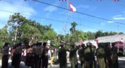 Suasana saat pemerintah Desa Pusaka Melaksanakan Upacara Kenaikan Bendera di Tugu Veteran.