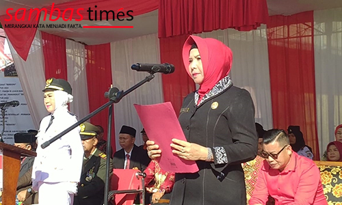  Uray Farida membacakan Naskah Teks Proklamasi pada Peringatan HUT RI ke-77, Rabu (17/8/2022) di Kecamatan Pemangkat.