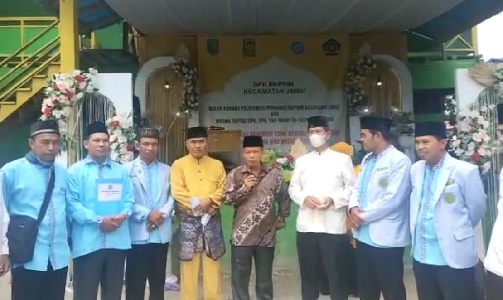 Anggota DPRD Sambas H. Asmuli saat memberikan motivasi kepada pengurus BKPRMI Kecamatan Jawai, Minggu (4/9/2022)