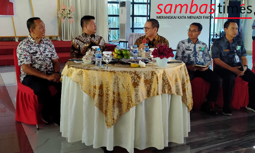 Bupati Sambas Satono saat menghadiri sosialisasi Inpres Nomor 5 Tahun 2022 yang digelar Dinkes Sambas, Jumat (2/9/2022).