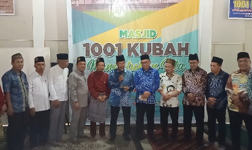 Datuk H Misnu bin H Taha Ketua Rombongan MIS Malaysia memberikan dukungan Pembangunan Masjid 1001 Kubah, Senin (12/9/2022).