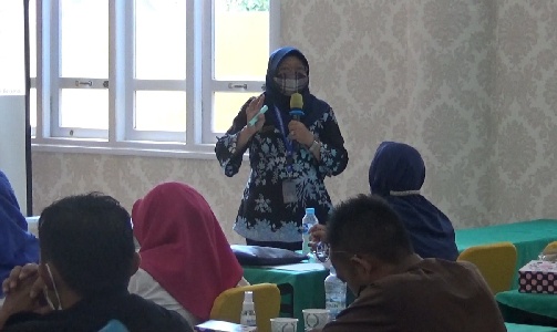 Koordinator Bidang P2M BNPP Kalbar, Yunitasari menyampaikan Materi Bimtek, Rabu (7/9/2022)