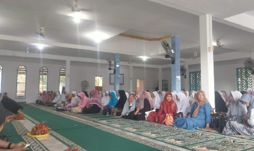 Pengurus BKMT Kecamatan Sajad menggelar pengajian, Kamis (22/9/2022) di Masjid Almutaqin.