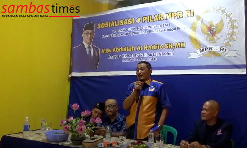 Subhan Nur Ketua DPD Nasdem Kabupaten Sambas saat menyampaikan apresiasi sosialisasi 4 Pilar oleh Anggota DPR RI Syarif Abdullah Alqadri.
