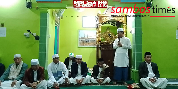 Bupati Sambas Satono saat menyampaikan apresiasi kegiatan Sajadah Fajar, Jumat (7/10/2022)