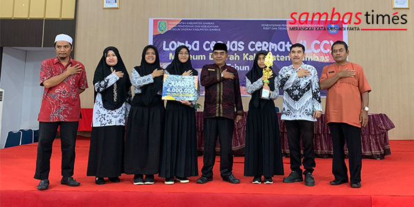 Mufizar Kabid Kebudayaan foto bersama juara LCC Museum Daerah, Kamis (27/10/2022)