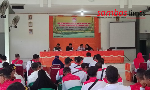 Ferdinan Syolihin SE Wakil Ketua DPRD Sambas saat menghadiri Muskercam Abdesi Kecamatan Tebas. 