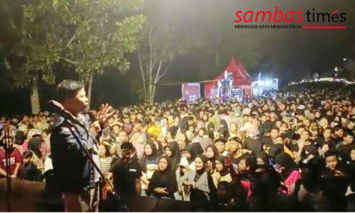Bupati Sambas Satono menyapa ribuan pengunjung Lala Kuli Festival, Sabtu (8/10/2022) malam