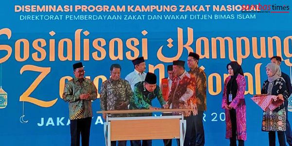 Bupati Sambas Satono saat mendatangani MoU Pengembangan Pengelolaan dan Pembinaan Kampung Zakat, Kamis (24/11/2022) di Jakarta