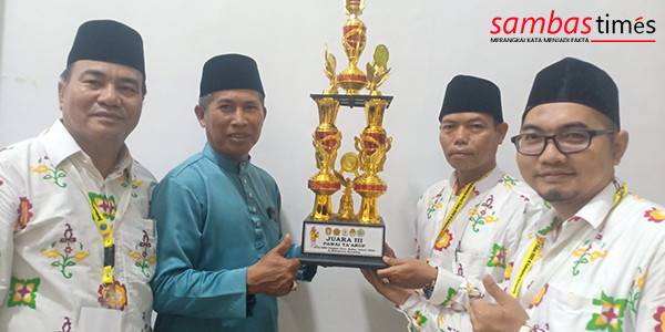 Ketua LPTQ Kabupaten Sambas Ir H Hasanusi MM bersama Kafilah Kabupaten Sambas pada MTQ ke-XXX Tingkat Provinsi Kalbar di Kabupaten Ketapang