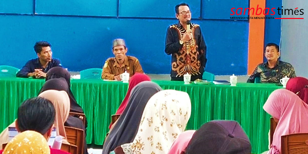 Wakil Ketua DPRD Sambas Ferdinan Syolihin meminta Kartu Tani dapat membantu Petani, Senin (7/11/2022) di Desa Pusaka.