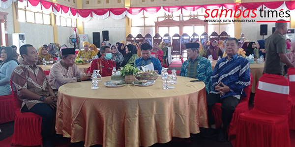 Bupati Sambas Satono bersama Forkopimda saat menghadiri Peringatan Hari Ibu ke-94, Kamis (15/12/2022).