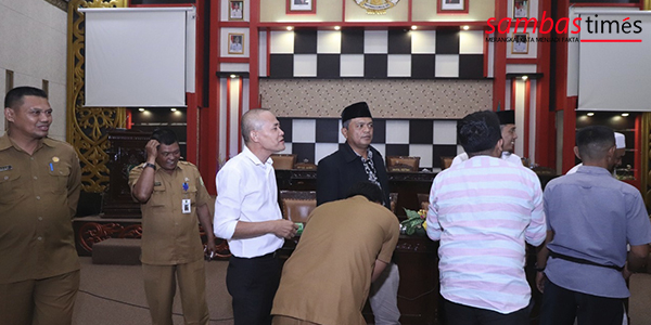 DPRD Kabupaten Sambas saat menerima Hearing guru daerah terpencil, Selasa (13/12/2022).