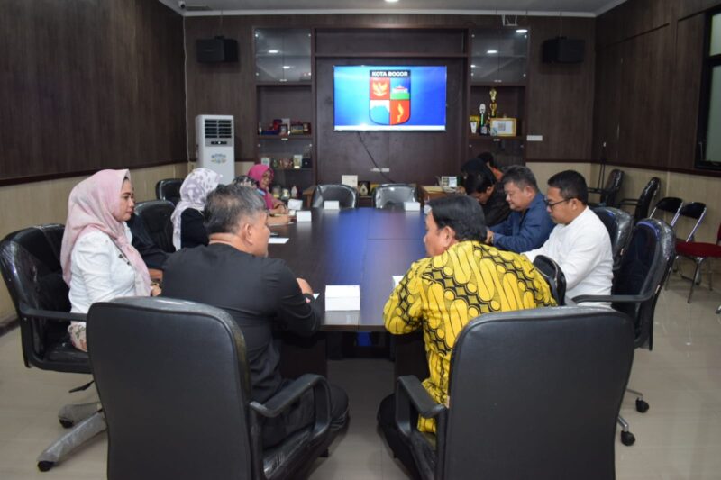 Komisi II DPRD Sambas melakukan kunker ke Diskumindag Kota Bogor, Kamis (1/12/2022).