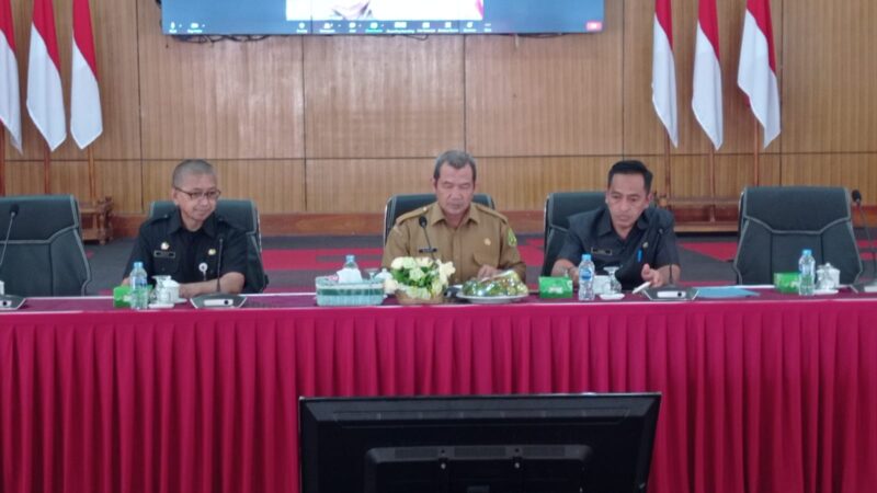 Asisten III Setda Sambas membuka Rakor Perencanaan Inovasi Daerah, Selasa (13/12/2022).