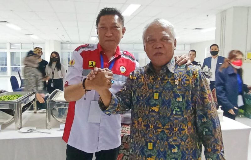 Abdi Nurkamil Mawardi Sekretaris Podsi Kalbar bersama Ketua Umum Podsi Nasional Basuki Hadimuljono, Rabu (14/12/2022).
