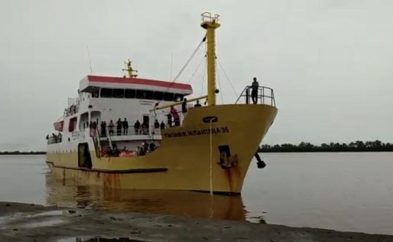 KM Sabuk Nusantara 36 rute Kepulauan Riau bersandar di Pelabuhan Sintete. (Dokumentasi)