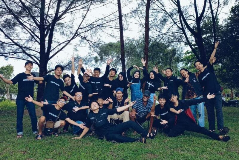 Komunitas Pecinta Alam WKGENGS dilokasi Objek Wisata Pantai Olala, Desa Tanah Hitam, Kecamatan Paloh, Kamis (29/12/2022)