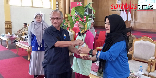 Kadistan-KP Musanif pada kegiatan Kampanye Makan Sayur dan Buah, Senin (5/12/2022) di Aula Utama Kantor Bupati Sambas.