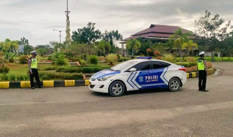 Kamseltibcarlantas yang rutin digelar Satlantas Polres Sambas kepada pengguna jalan raya. (Foto Istimewa)