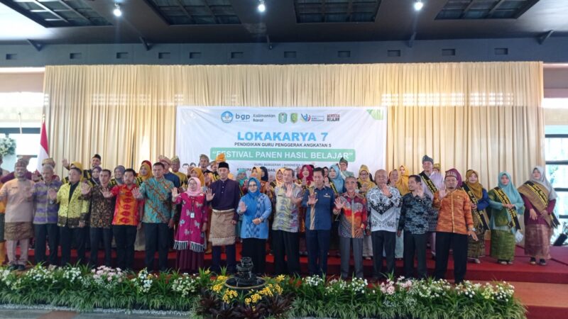Wakil Bupati Sambas Fahrur Rofi meninjau kesiapan pasukan Ops Lilin Kapuas 2022, Kamis (22/12/2022) di Mapolres Sambas.