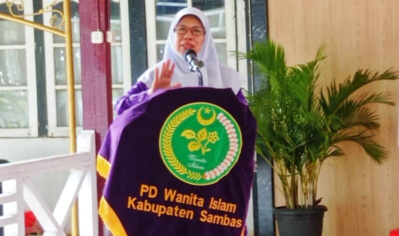 Ketua umum Pimpinan Pusat Wanita Islam (PPWI) Dra Hj Marfuah Musthofa menyampaikan sambutan, Senin (12/12/2022).