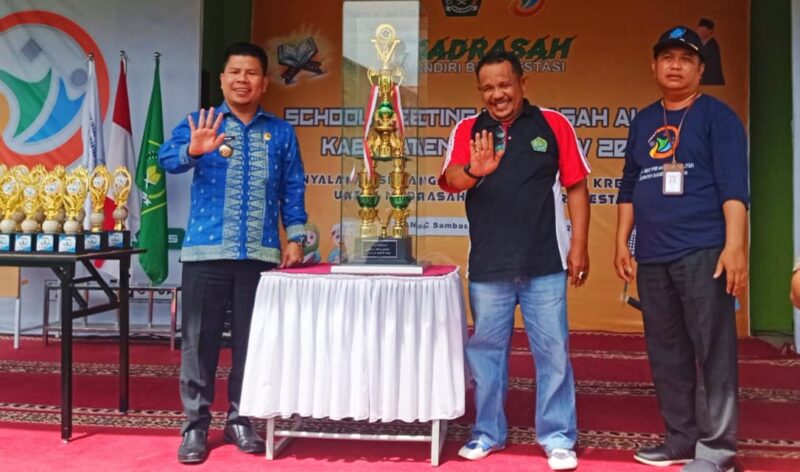 Bupati Sambas Satono pada penutupan School Meeting MA Ke-XV, Kamis (15/12/2022).