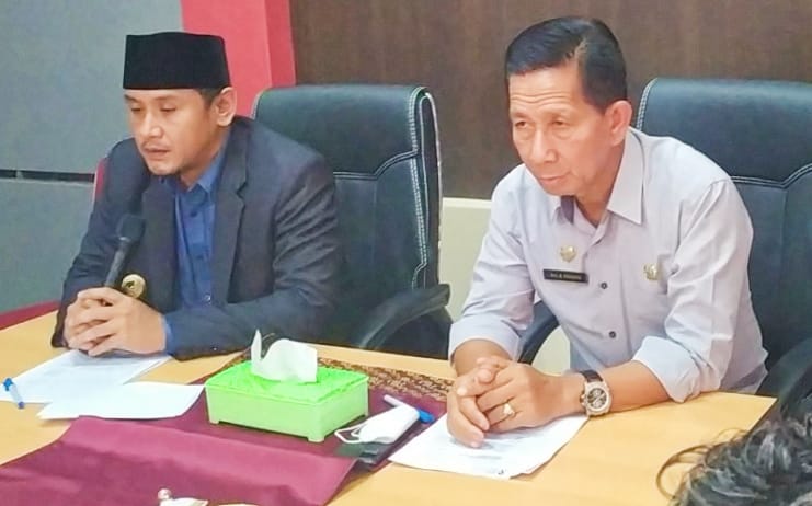 Wakil Bupati Sambas Fahrur Rofi memimpin Rakor Penanggulangan HIV Aids, Jumat (16/12/2022).
