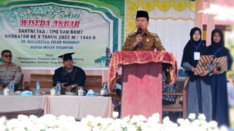 Bupati Sambas Satono saat menyampaikan sambutan pada wisuda santri, Selasa (20/12/2022).