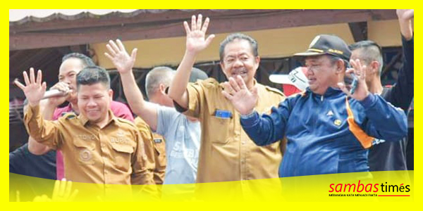 Bupati Sambas Satono bersama Sekda Sambas Ferry Madagaskar menyapa pada kegiatan gizi di Kecamatan Jawai