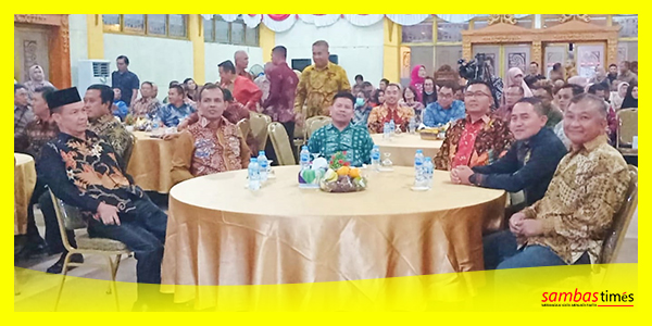 Bupati Sambas Satono dan Forkopimda foto bersama pada pisah sambut Kapolres Sambas, Senin (9/1/2023).