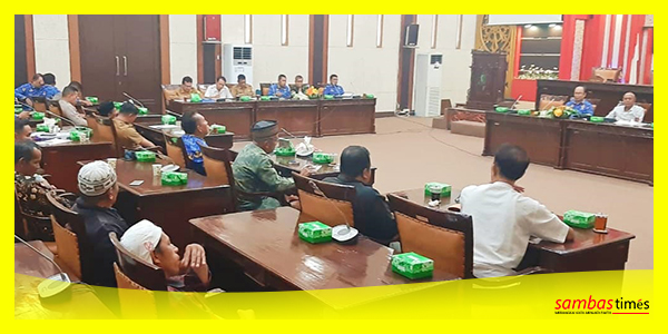 DPRD Sambas rapat dengar pendapat bahas kondisi Jalan Sintete, Selasa (17/1/2023) di Ruang Sidang Utama Kantor DPRD Sambas.