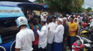 Ratusan pelayat mengantar jenazah Ibunda H Subhan Nur usai disalatkan di Masjid Al-Jihad Desa Lorong