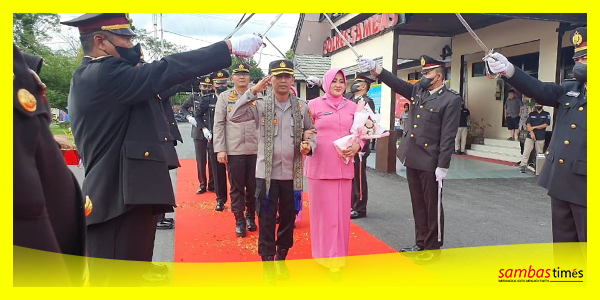 Pedang Pora melepas AKBP Laba Meliala yang menjabat Kapolres Ketapang, Senin (9/1/2023).