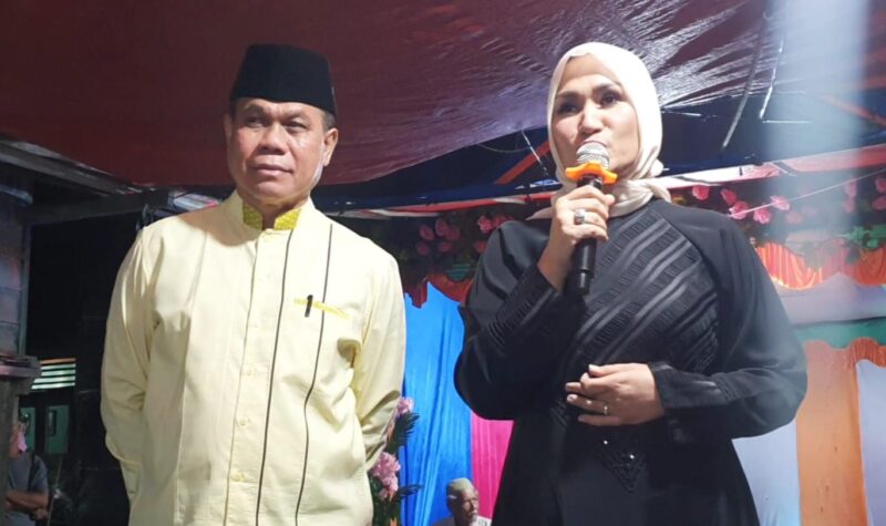 Rubaeti Erlita didampingi Prabasa Anantatur saat menghadiri Zikir Maulid, Sabtu (11 /2/2023).