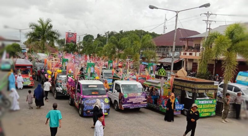Ribuan peserta Pawai MTQ Kecamatan Pemangkat dikawal Polsek Pemangkat, Rabu (16/2/2023) sore.