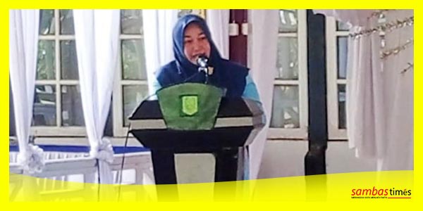 Ketua GOW Kabupaten Sambas Puspa Rahayu saat memberikan sambutan pada pengukuhan Pengurus HARP Sambas.