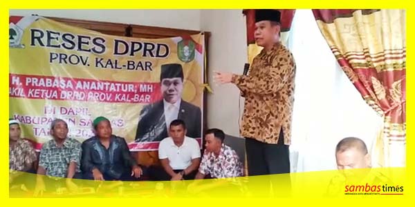 Wakil Ketua DPRD Kalbar Prabasa Anantatur menyerap aspirasi masyarakat Kecamatan Teluk Keramat, Kamis (16/2/2023).