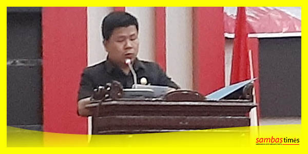 Bupati Sambas Satono menyampaikan pendapat terhadap Raperda Inisiatif DPRD tentang Inovasi Daerah, Selasa (28/3/2023).