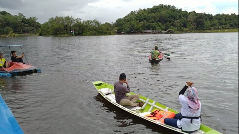 Keindahan Objek Wisata Danau Sebedang, Kecamatan Sebawi, Kabupaten Sambas.