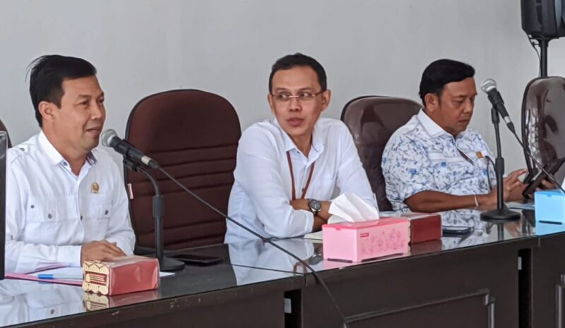 Ketua DPRD Sambas Abu Bakar bersama Wakil Ketua DPRD Sambas Arifidiar pada Kunker ke BPKH Wilayah III.