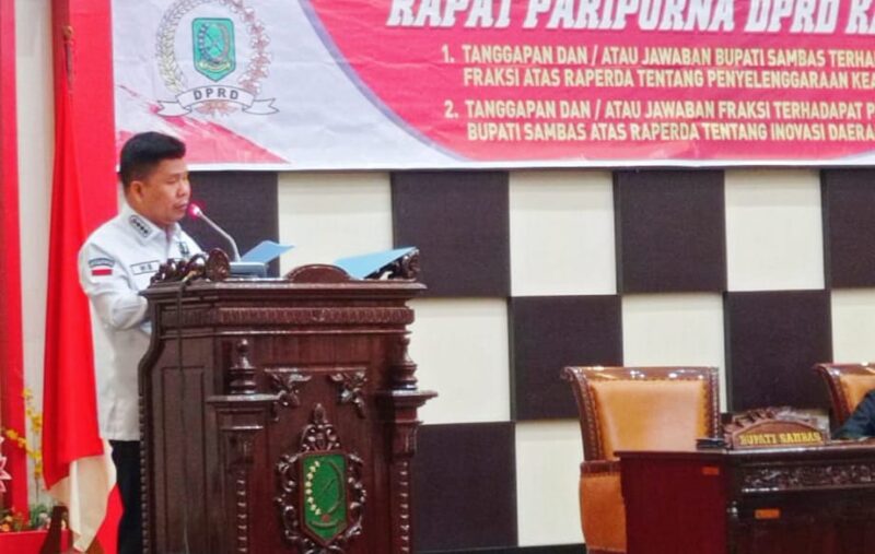 Bupati Sambas Satono menyampaikan tanggapan terkait Raperda Penyelenggaraan Kearsipan, Rabu (29/3/2023).