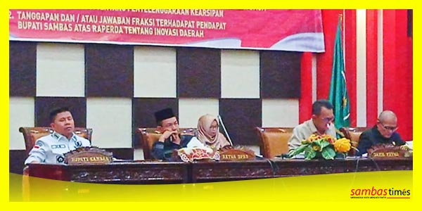 Wakil Ketua DPRD Sambas Ferdinan Syolihin membuka Paripurna DPRD tentang tanggapan Bupati Sambas, Rabu (29/3/2023).