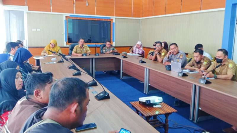 Pemda Sambas dan PKL kembali menggelar pertemuan terkait lokasi dagang PKL terdampak Pedestrian, Senin (10/4/2023).